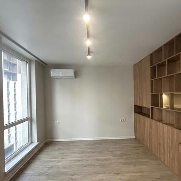 Романа Левицького вул., 4