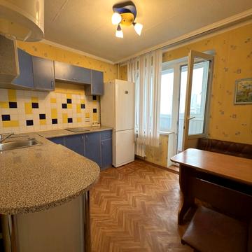 Голосіївський просп. (40-річчя Жовтня), 7