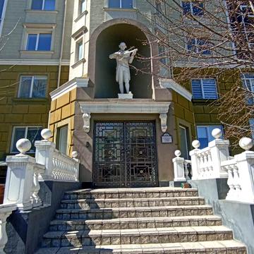 Міланська вул., 22