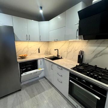 Космодромна вул., 1