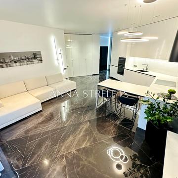 Набережна Перемоги вул., 7