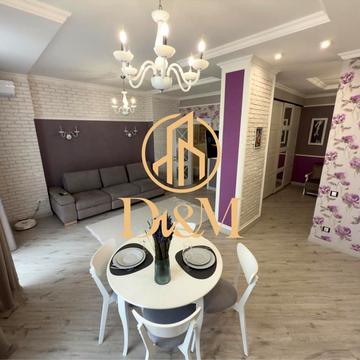 Академіка Філатова вул., 2/1