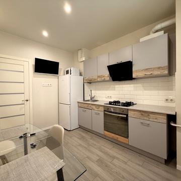 Академіка Амосова вул., 12