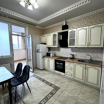 Академіка Корольова вул., 5/4