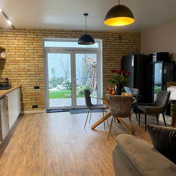 Азовська вул., 5