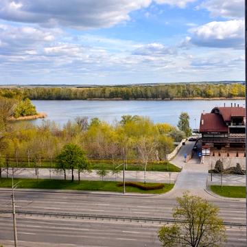 Набережна Перемоги вул., 50