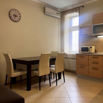 Дмитрівська вул., 52-Б