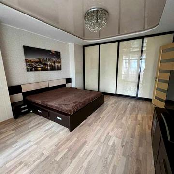 Анни Ахматової вул., 30