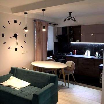 Героїв полку "Азов" вул. (Маршала Малиновського), 1