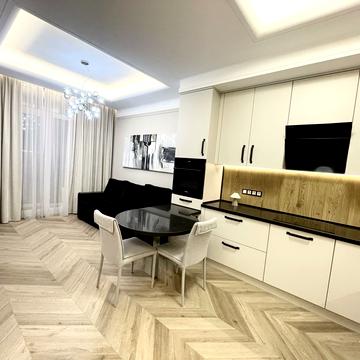 Джона Маккейна вул. (Івана Кудрі), 7