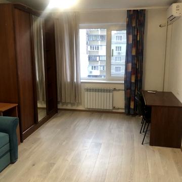 Анни Ахматової вул., 15