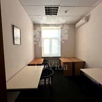 Інститутська вул., 24/7