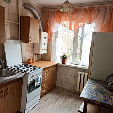 Космонавтів вул., 4