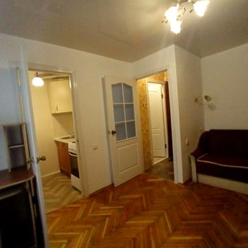 Академіка Доброхотова вул., 28