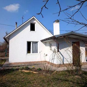 Центральна, 77