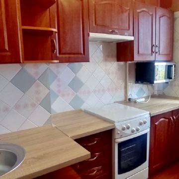 Академіка Корольова вул., 82