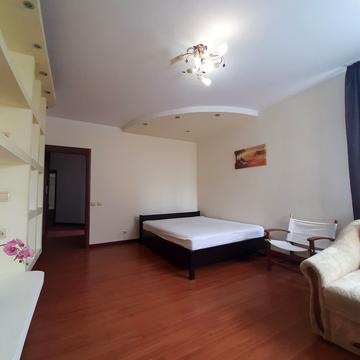 Бориса Гмирі вул., 6