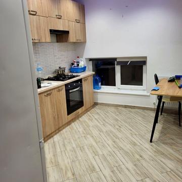 Яблунева вул., 2