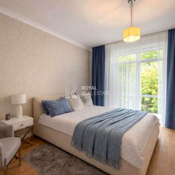 Академіка Лебедєва вул., 1