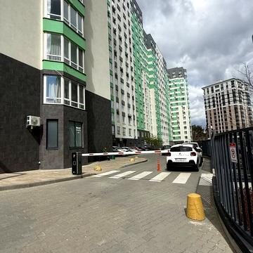 Університетська вул., 3/10