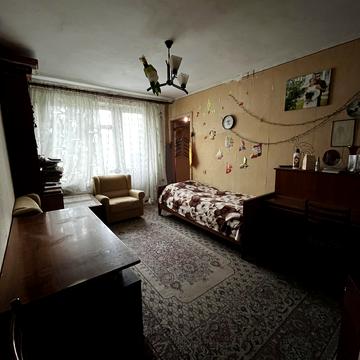 Металургів вул., 5