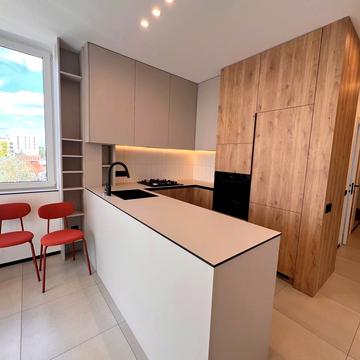 Володимира Навроцького вул., 37