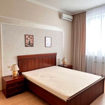 Вінстона Черчилля вул. (Червоноткацька), 43