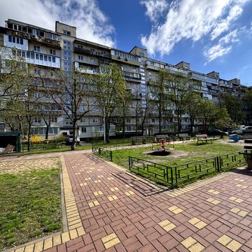 Павла Тичини просп., 3