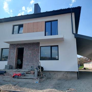 Набережна вул., 51