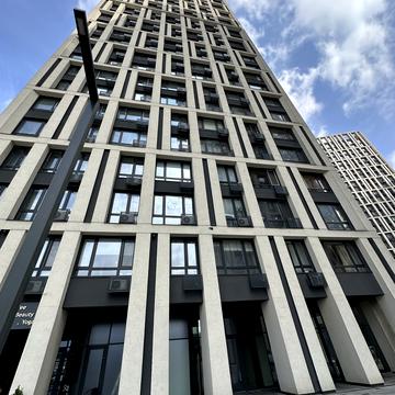 Зарічна вул., 4