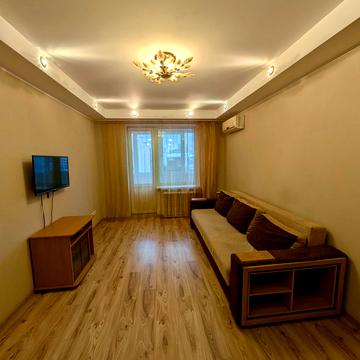 Велика Васильківська вул. (Червоноармійська), 114