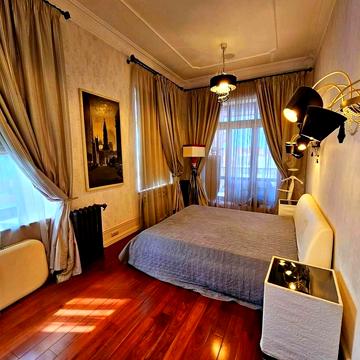 Заньковецької вул., 8