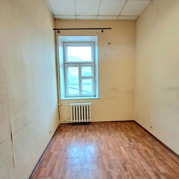 Богдана Хмельницького вул., 3