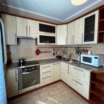 Володимира Івасюка просп. (Героїв Сталінграду), 60