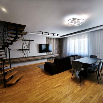 Бориса Тлехаса вул., 18