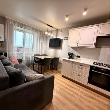 Луганська вул., 12