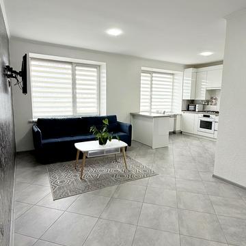 Михайла Грушевського просп., 82