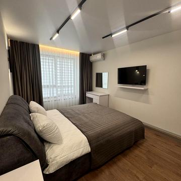 Молодіжна вул., 53