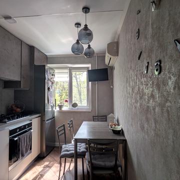 Євгена Танцюри вул., 48