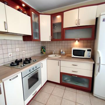 Леся Курбаса просп., 5-Б