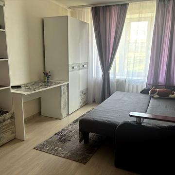 Молодіжна вул., 7