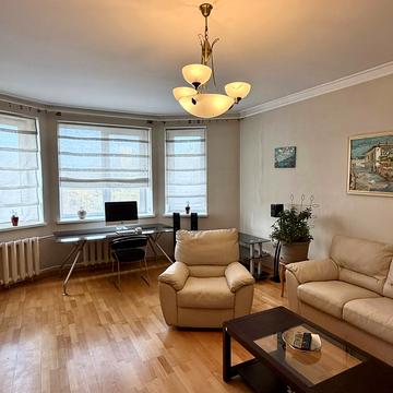 Миколи Амосова вул., 4