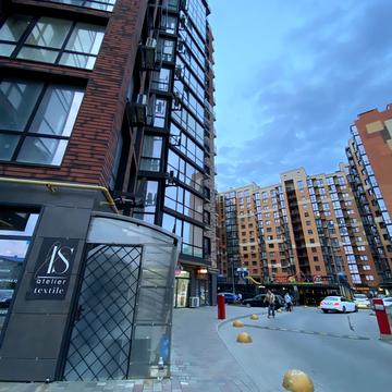 Івана Франка вул., 1