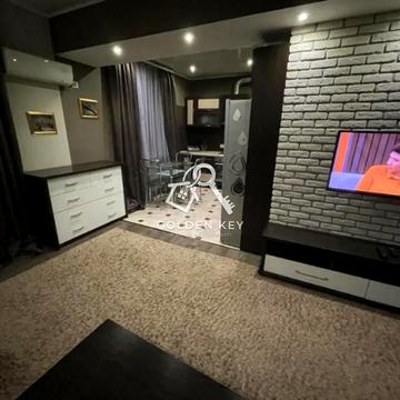 Володимира Великого пл. (Олександра Поля), 3