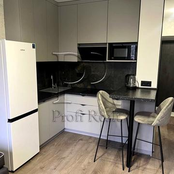 Героїв Небесної Сотні просп., 16/1