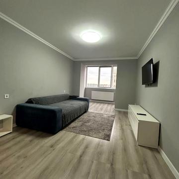 Тролейбусна вул., 5