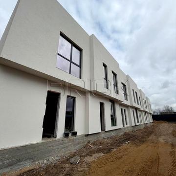 Луганська, 16