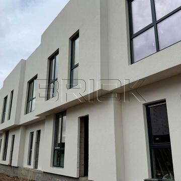 Луганська, 16