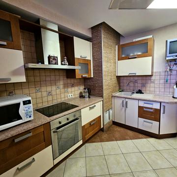 Леся Сердюка вул. (Командарма Корка), 18