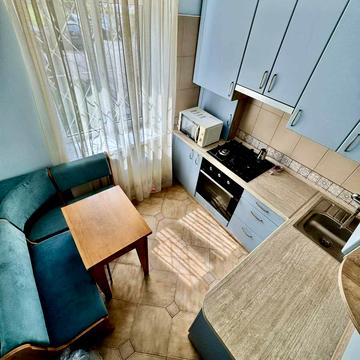 Привокзальна вул., 12